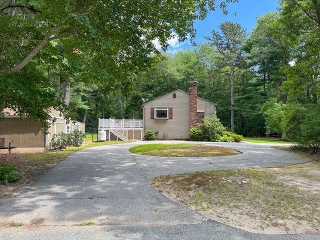 617 Marys Pond Rd, Rochester, MA 02770