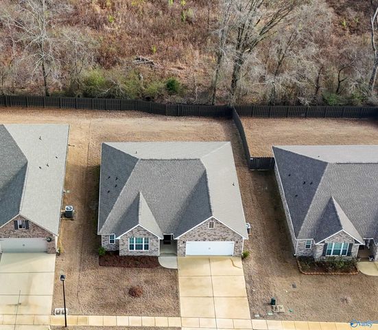 700 Ronnie Drive SE, Hartselle, AL 35640