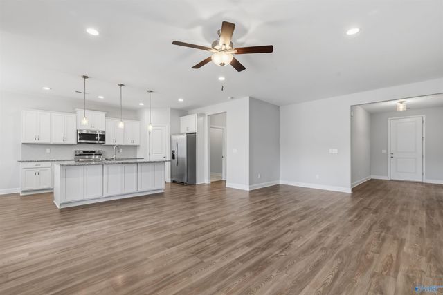 700 Ronnie Drive SE, Hartselle, AL 35640