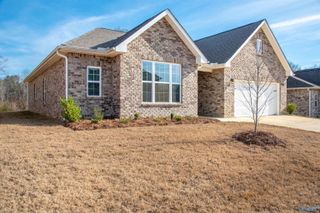 700 Ronnie Drive SE, Hartselle, AL 35640