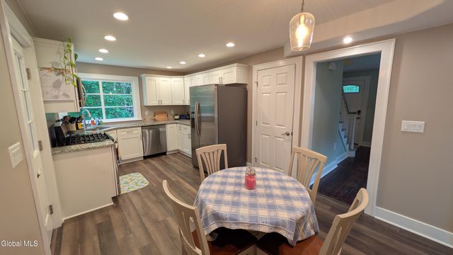 202 Hetcheltown Road, Glenville, NY 12302