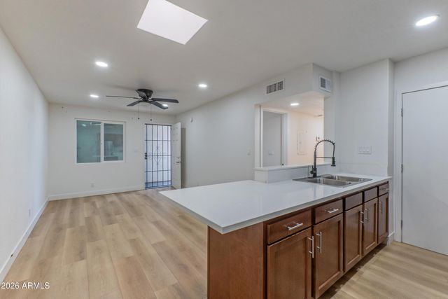 2719 W MARYLAND Avenue, Phoenix, AZ 85017