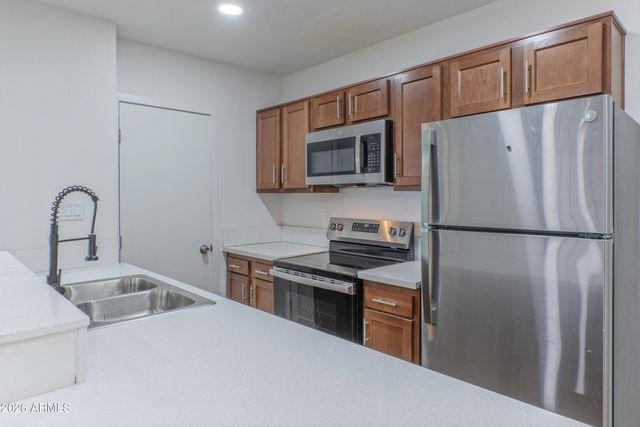 2719 W MARYLAND Avenue, Phoenix, AZ 85017