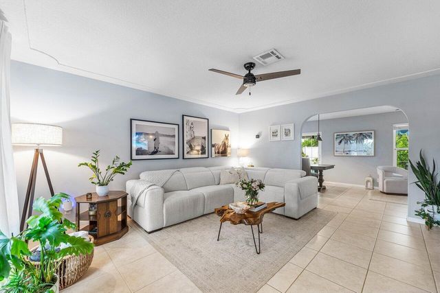 2527 SW 12th Street, Boynton Beach, FL 33426