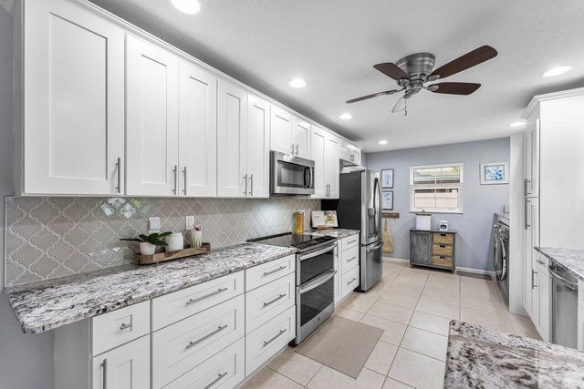 2527 SW 12th Street, Boynton Beach, FL 33426