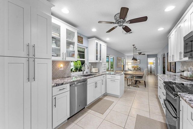 2527 SW 12th Street, Boynton Beach, FL 33426
