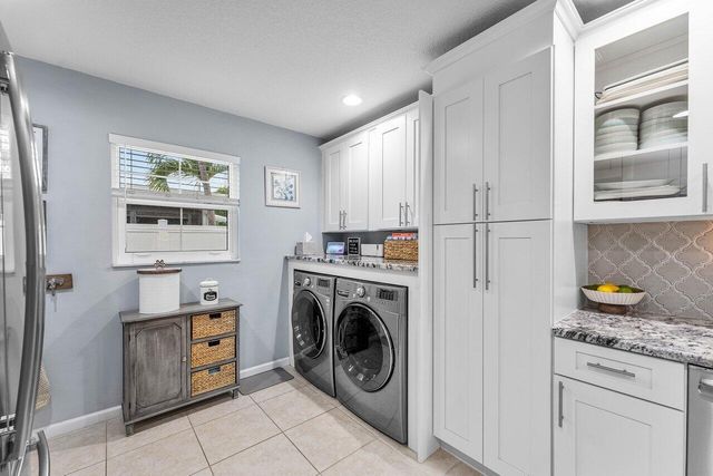 2527 SW 12th Street, Boynton Beach, FL 33426
