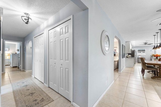 2527 SW 12th Street, Boynton Beach, FL 33426