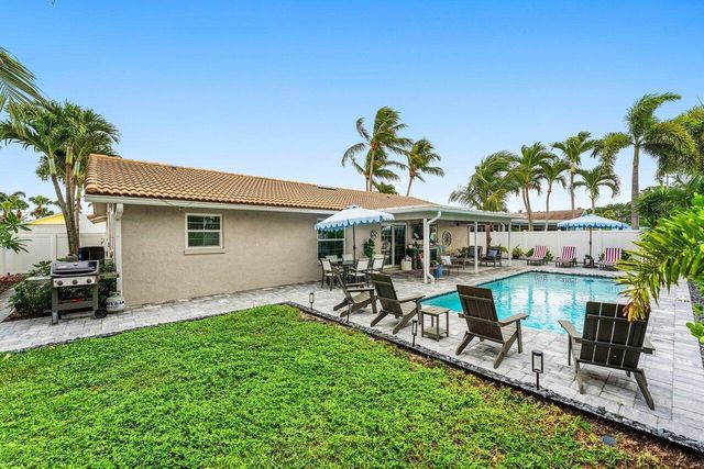 2527 SW 12th Street, Boynton Beach, FL 33426