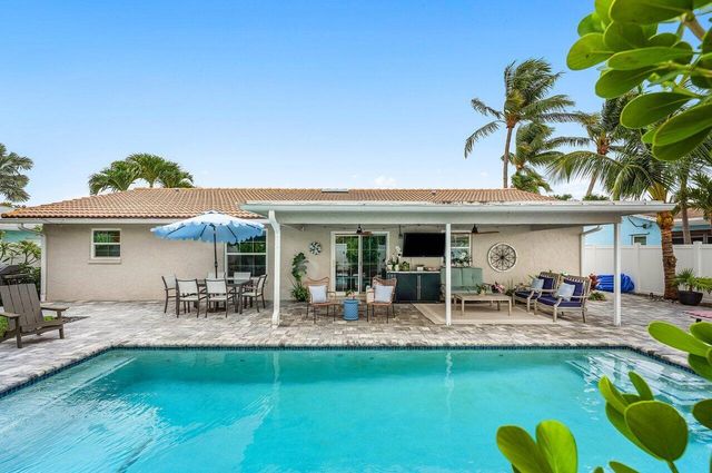 2527 SW 12th Street, Boynton Beach, FL 33426