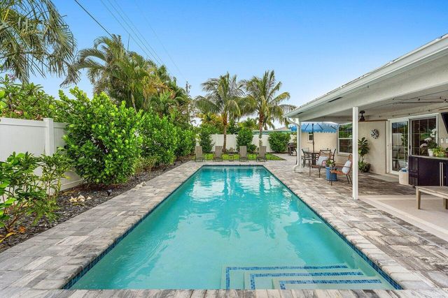 2527 SW 12th Street, Boynton Beach, FL 33426