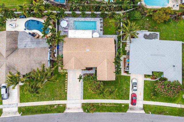 2527 SW 12th Street, Boynton Beach, FL 33426