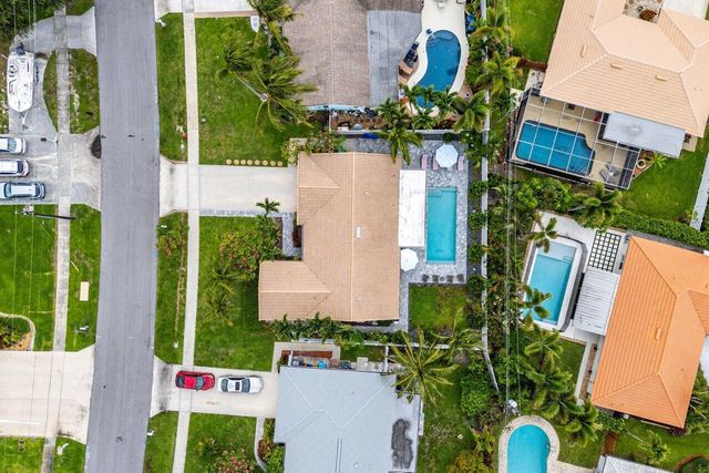 2527 SW 12th Street, Boynton Beach, FL 33426