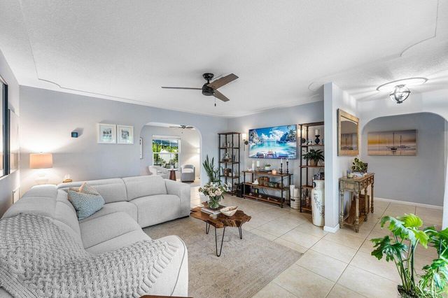 2527 SW 12th Street, Boynton Beach, FL 33426