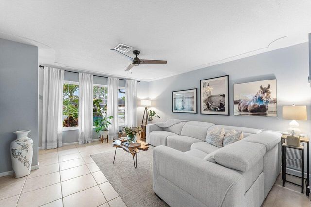 2527 SW 12th Street, Boynton Beach, FL 33426