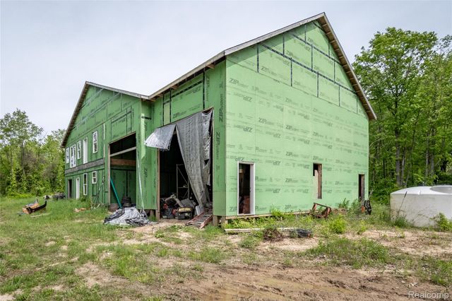 1601 W ROSE CENTER Road, Holly Twp, MI 48442