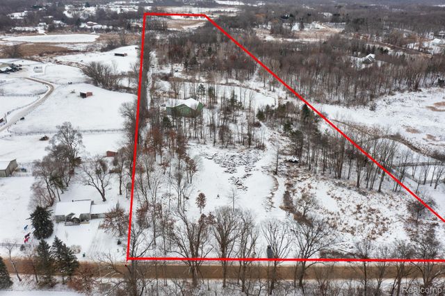 1601 W ROSE CENTER Road, Holly Twp, MI 48442