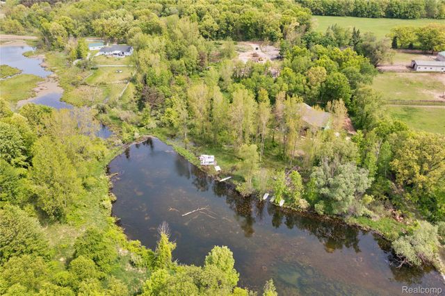 1601 W ROSE CENTER Road, Holly Twp, MI 48442