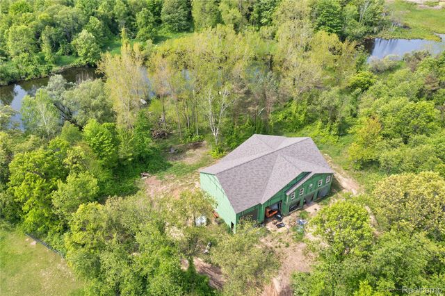 1601 W ROSE CENTER Road, Holly Twp, MI 48442