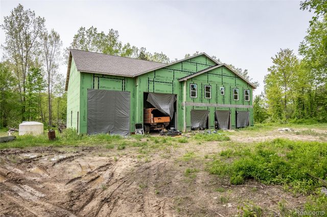 1601 W ROSE CENTER Road, Holly Twp, MI 48442