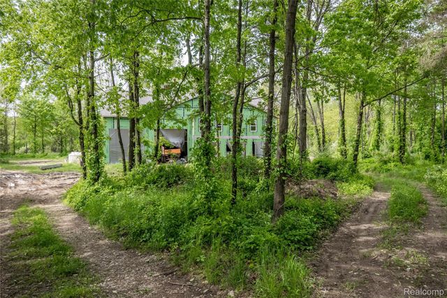 1601 W ROSE CENTER Road, Holly Twp, MI 48442