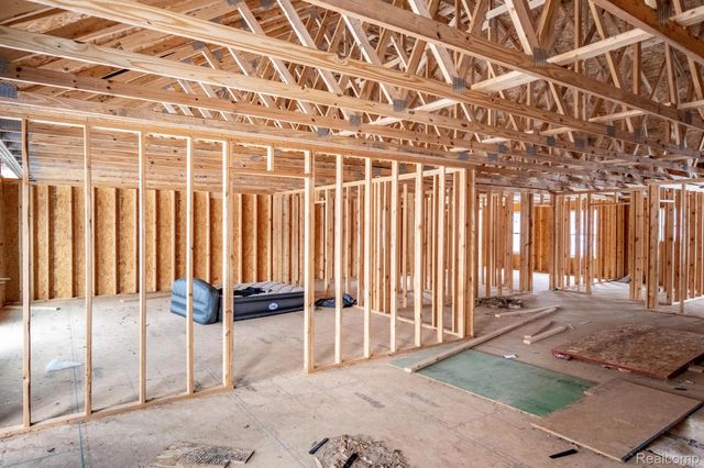 1601 W ROSE CENTER Road, Holly Twp, MI 48442