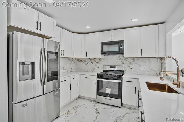 15583 Hix Court, Livonia, MI 48154