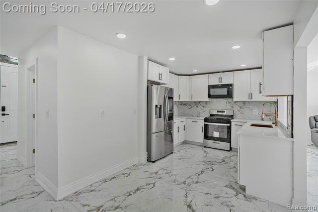 15583 Hix Court, Livonia, MI 48154