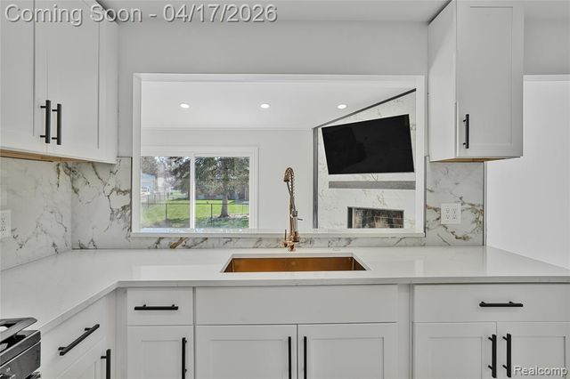 15583 Hix Court, Livonia, MI 48154