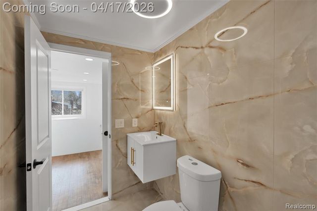 15583 Hix Court, Livonia, MI 48154