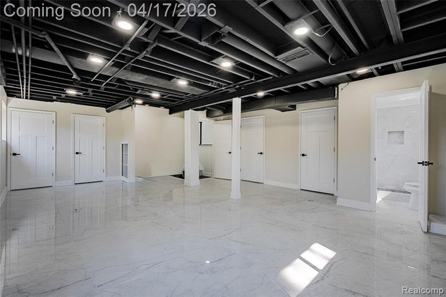 15583 Hix Court, Livonia, MI 48154