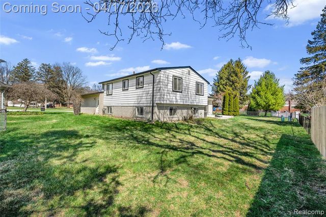 15583 Hix Court, Livonia, MI 48154