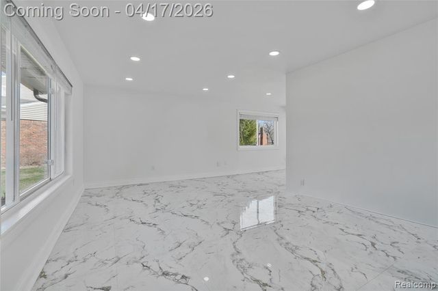 15583 Hix Court, Livonia, MI 48154