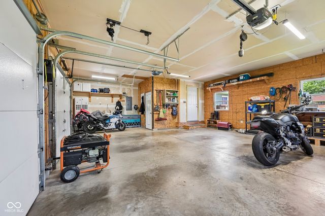 1300 W 1000 N, Fortville, IN 46040