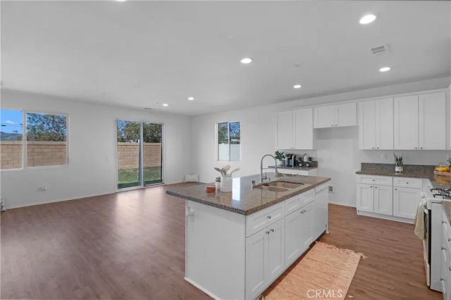 1074 Eden Valley Way, San Jacinto, CA 92582