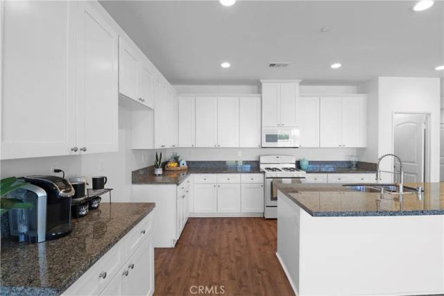 1074 Eden Valley Way, San Jacinto, CA 92582