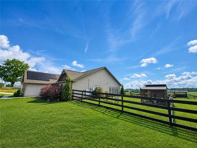 4404 Smokey Rd, Newnan, GA 30263