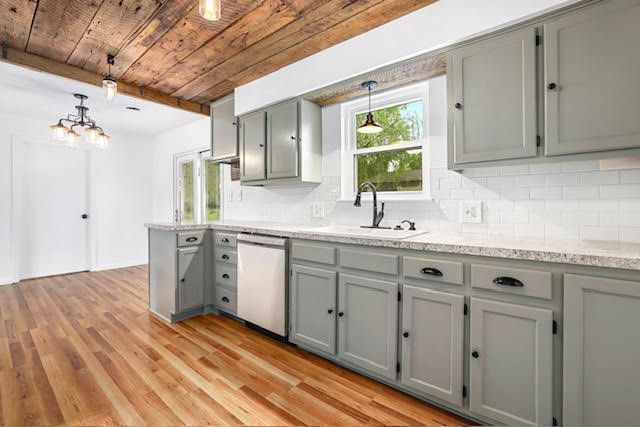 3110 W Old Farmington Road, Fayetteville, AR 72704