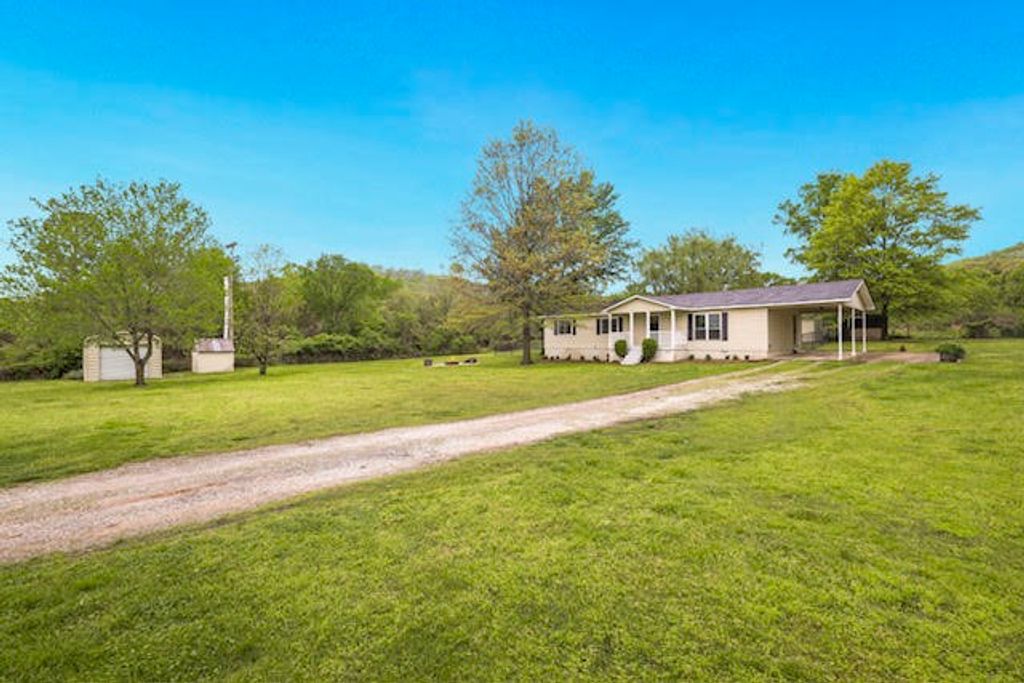 3110 W Old Farmington Road, Fayetteville, AR 72704