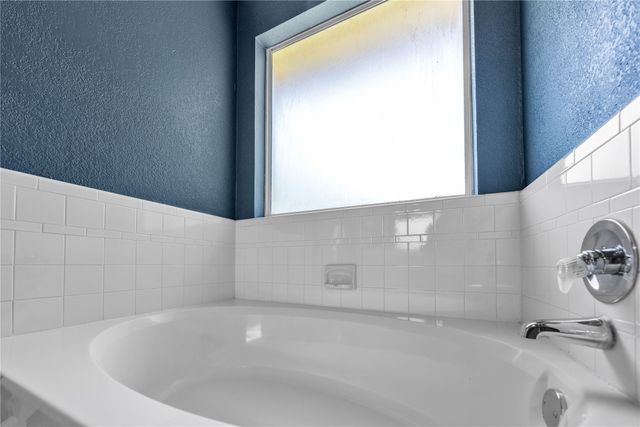 7937 Hunters Glen Drive, Watauga, TX 76148