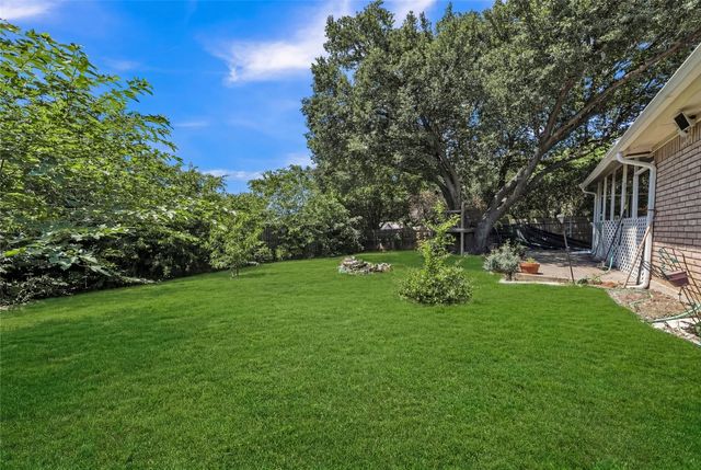 7937 Hunters Glen Drive, Watauga, TX 76148