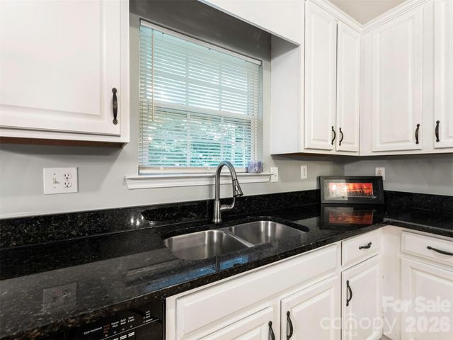 6238 King George Drive, Charlotte, NC 28213