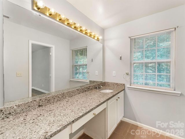 6238 King George Drive, Charlotte, NC 28213