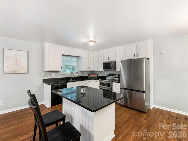 6238 King George Drive, Charlotte, NC 28213