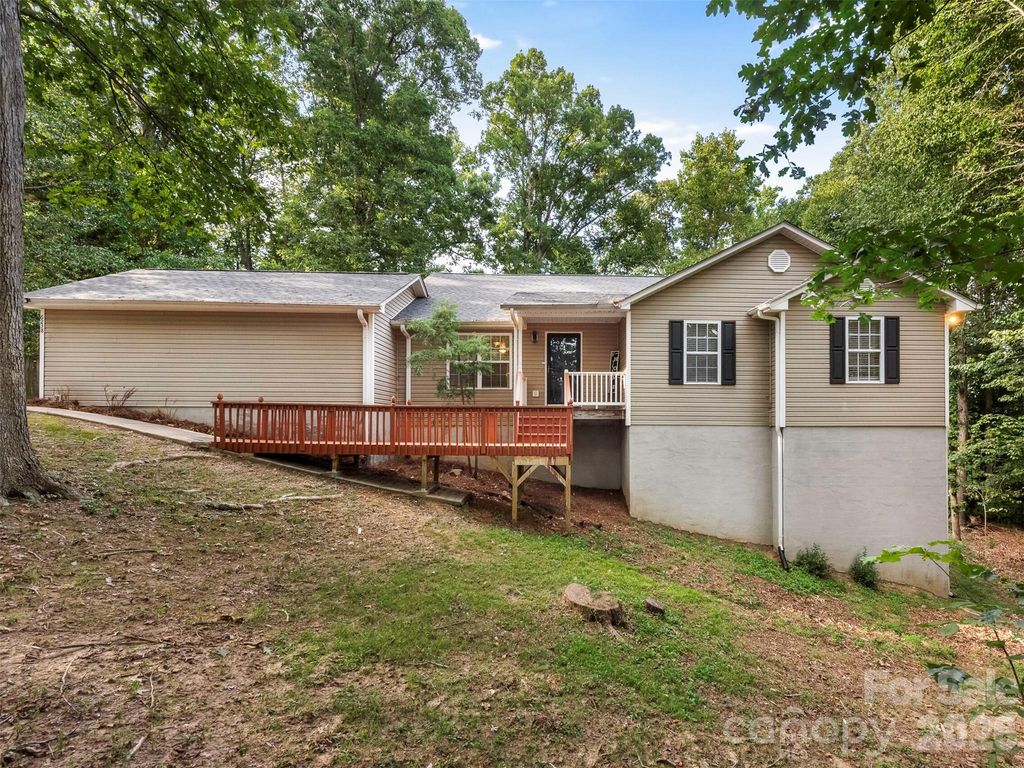 6238 King George Drive, Charlotte, NC 28213