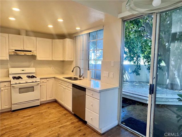 1 ALMADOR, Irvine, CA 92614