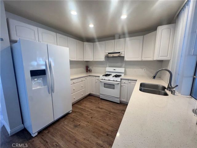 1 ALMADOR, Irvine, CA 92614