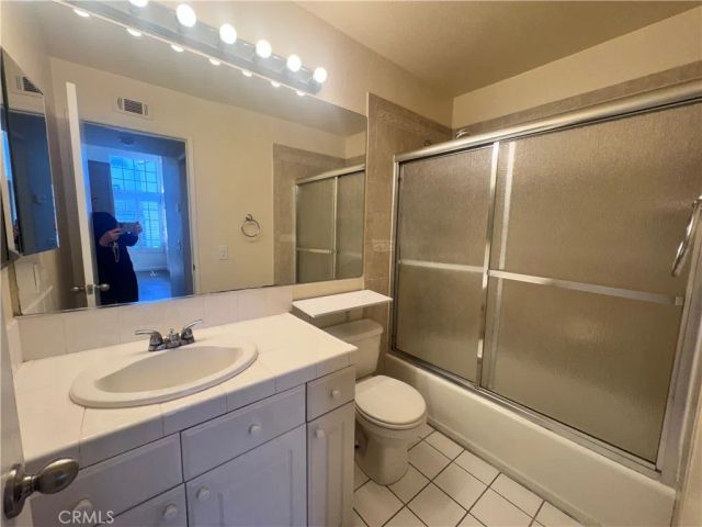 1 ALMADOR, Irvine, CA 92614