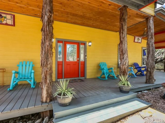 243 CRAZY HORSE TRL, Canyon Lake, TX 78133