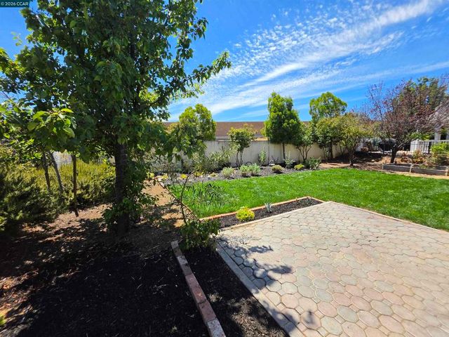 1641 Regent Dr, Brentwood, CA 94513